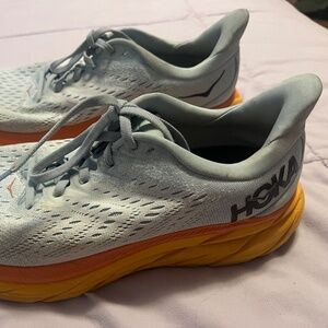 Women’s Hoka Clifton 8 wide size 9.5D